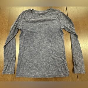 One size medium women’s long sleeve